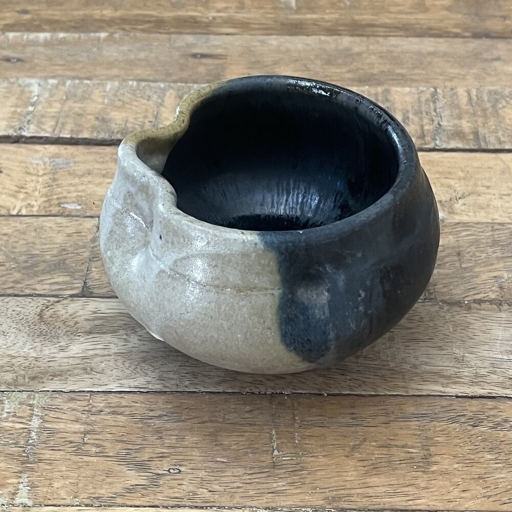 Hand-thrown Stoneware Art Pottery Matcha Bowl 3.5" Pinched Rim Blue Cream Tones
